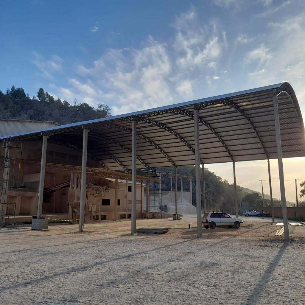 Galpão Colombocal - Pilares e Cobertura